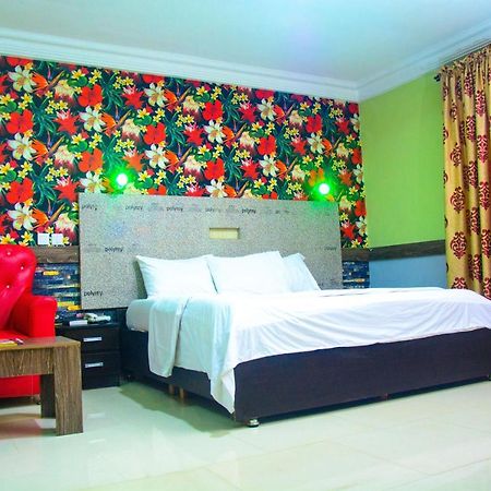 Adegbite Brighton Hotel And Suites מראה חיצוני תמונה