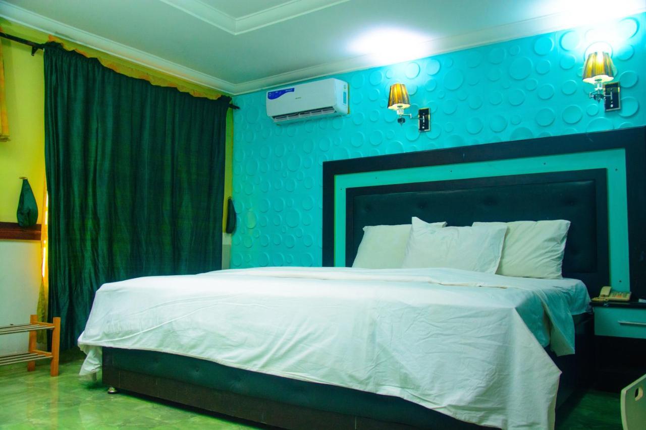 Adegbite Brighton Hotel And Suites מראה חיצוני תמונה