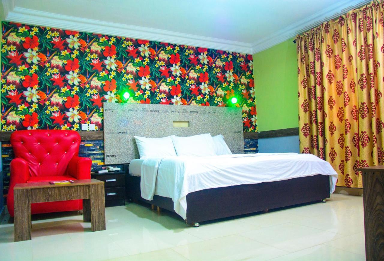 Adegbite Brighton Hotel And Suites מראה חיצוני תמונה