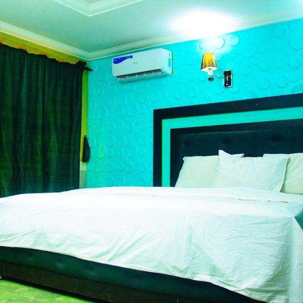 Adegbite Brighton Hotel And Suites מראה חיצוני תמונה
