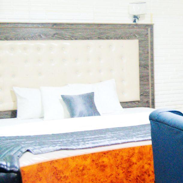 Adegbite Brighton Hotel And Suites מראה חיצוני תמונה