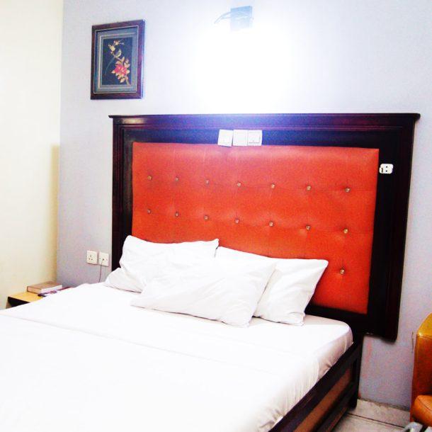 Adegbite Brighton Hotel And Suites מראה חיצוני תמונה